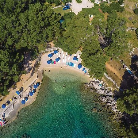 Lovely Apartment In Veli Losinj With Kitchen 외부 사진