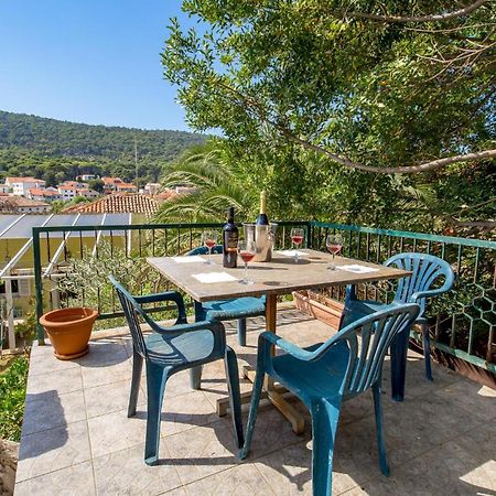Lovely Apartment In Veli Losinj With Kitchen 외부 사진