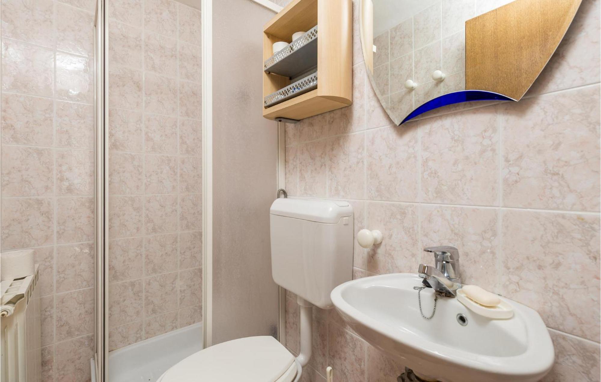 Lovely Apartment In Veli Losinj With Kitchen 외부 사진