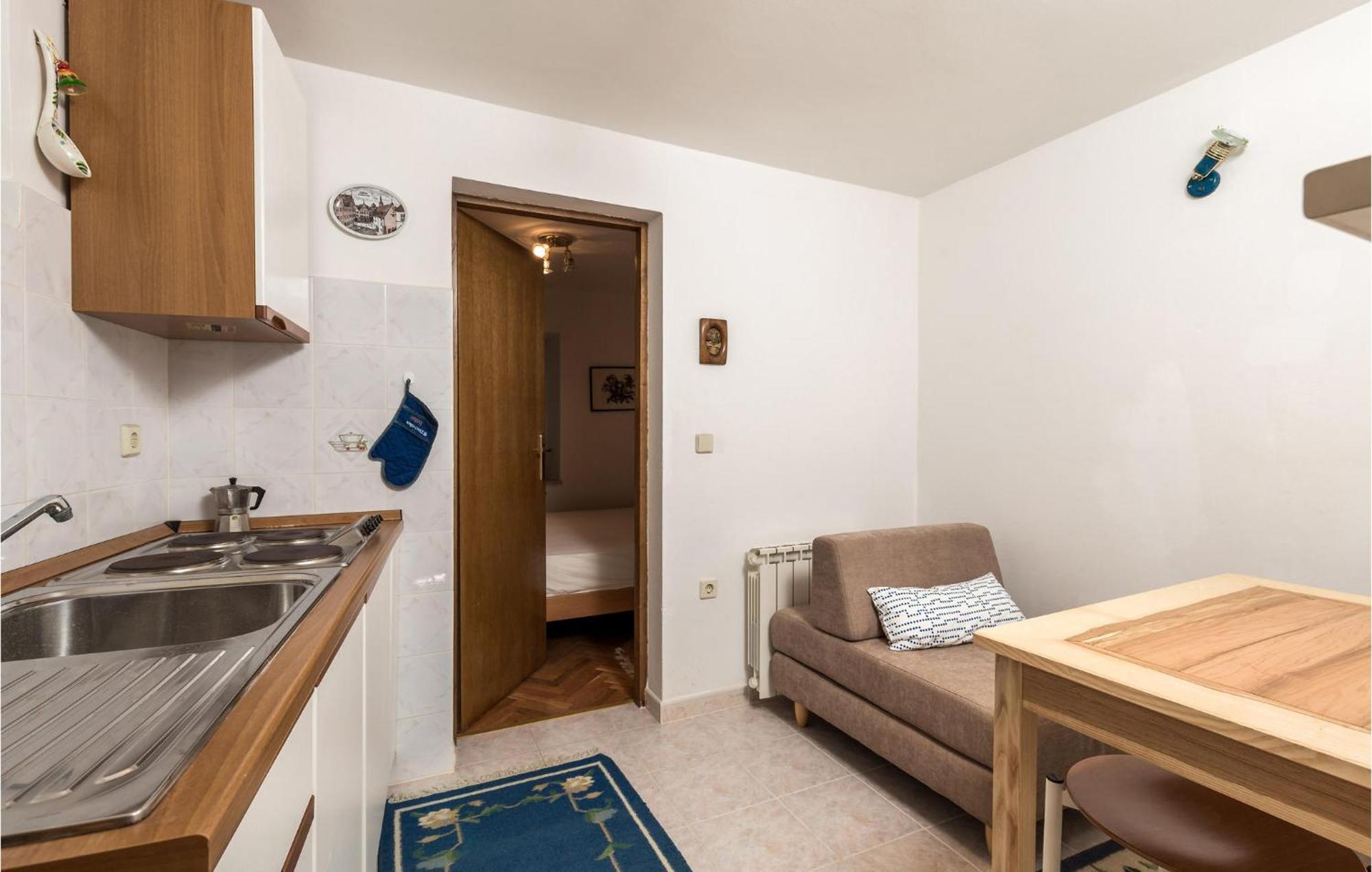 Lovely Apartment In Veli Losinj With Kitchen 외부 사진