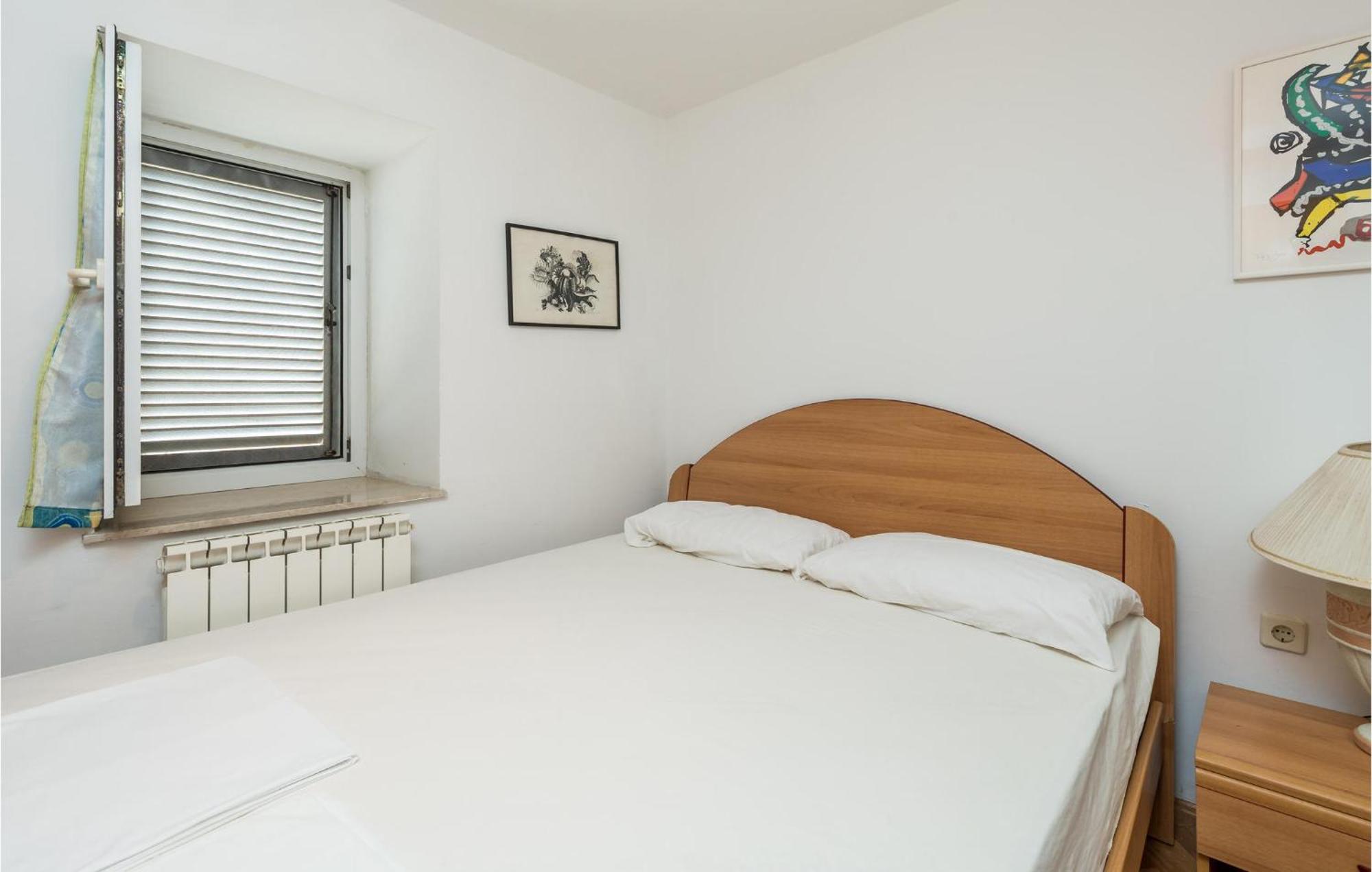 Lovely Apartment In Veli Losinj With Kitchen 외부 사진