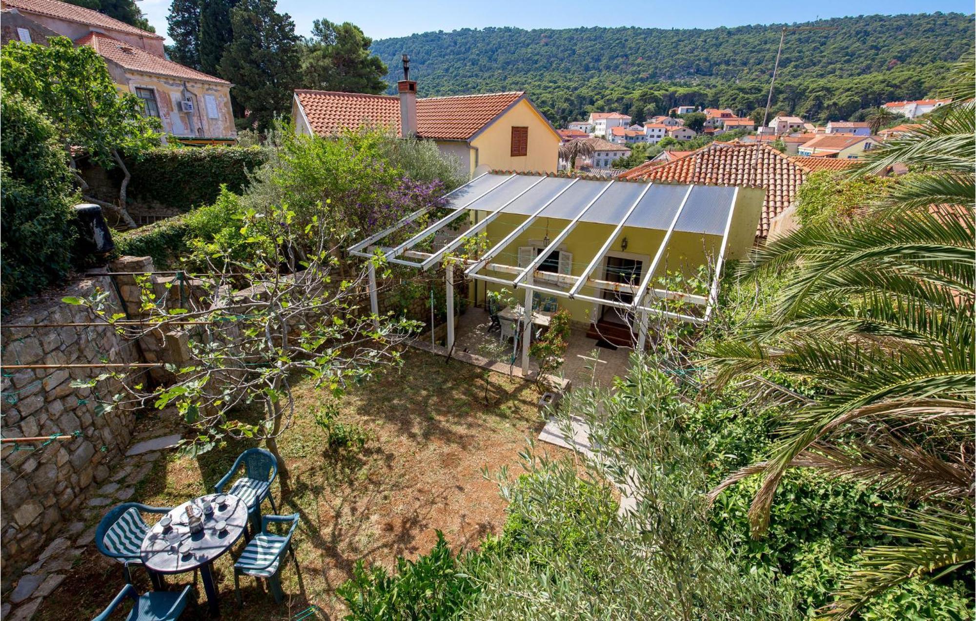Lovely Apartment In Veli Losinj With Kitchen 외부 사진