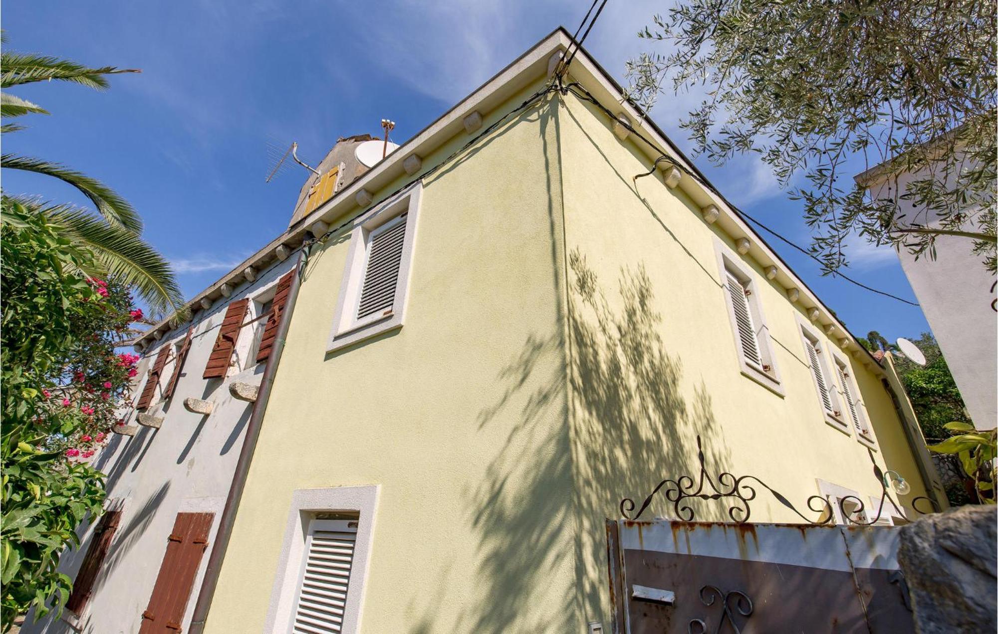 Lovely Apartment In Veli Losinj With Kitchen 외부 사진