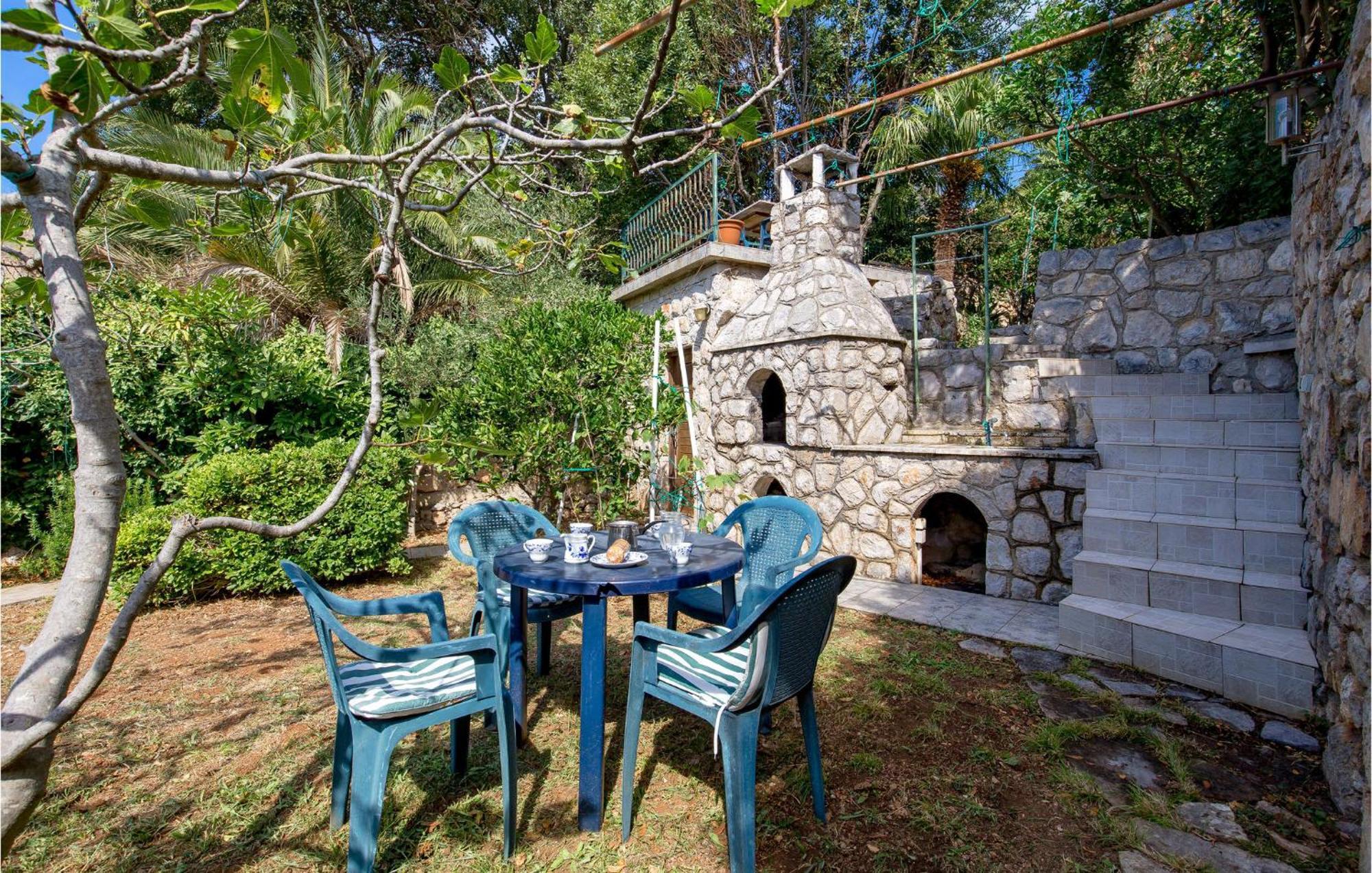Lovely Apartment In Veli Losinj With Kitchen 외부 사진